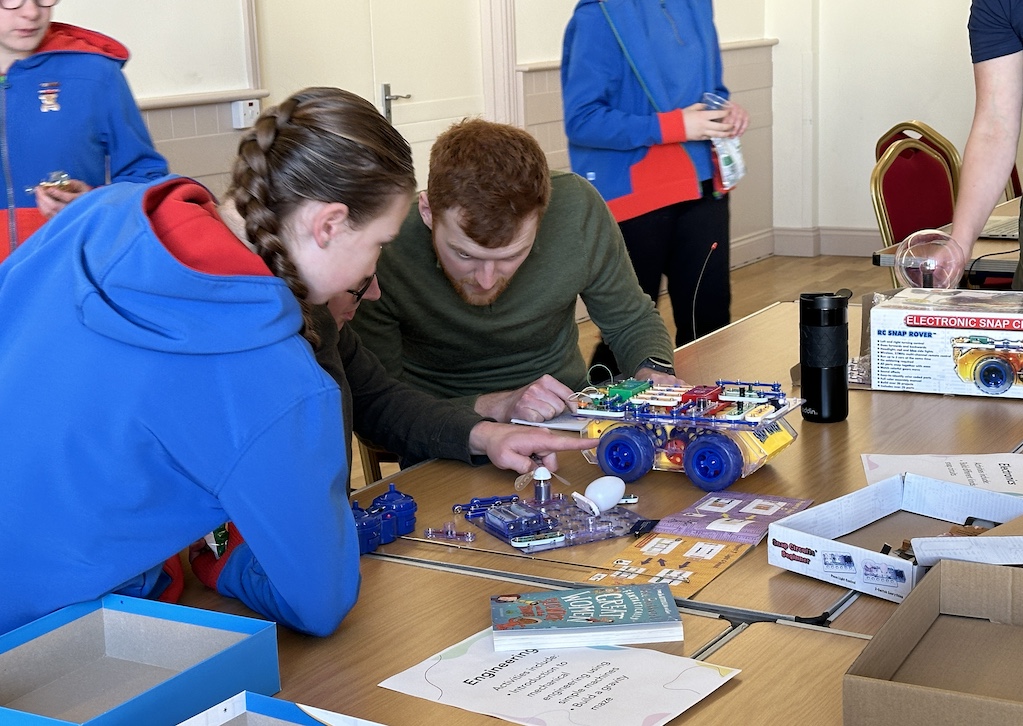 Promoting collective progress in the technology industry